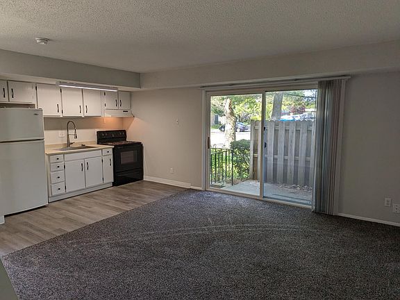 4th image of 3602 Kenbrooke Ct #1