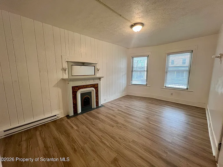 1405 Linden St — Photo 3