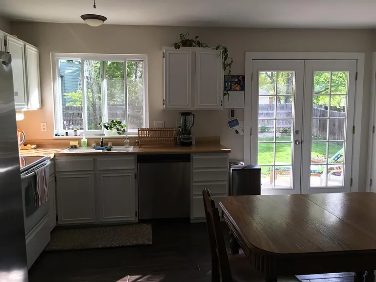 905 Acadia Ave — Photo 4