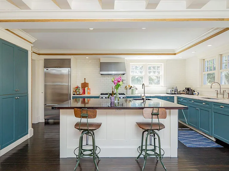 17 Wainscott Stone Rd — Photo 2