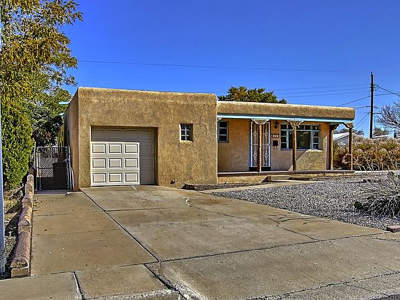 3rd image of 700 Laguayra Dr NE