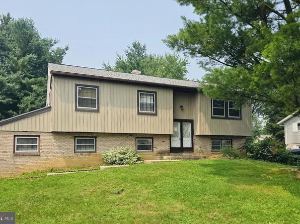 413 Surrey Dr, Lancaster, PA 17601