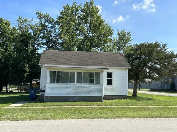 225 W 8th St, Minonk, IL 61760