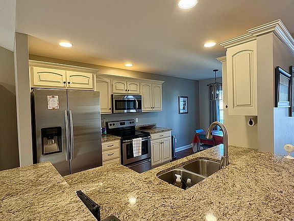 4th image of 538 Weyworth Pl