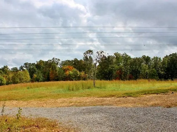 517 Walls Cir, Trenton, GA 30752