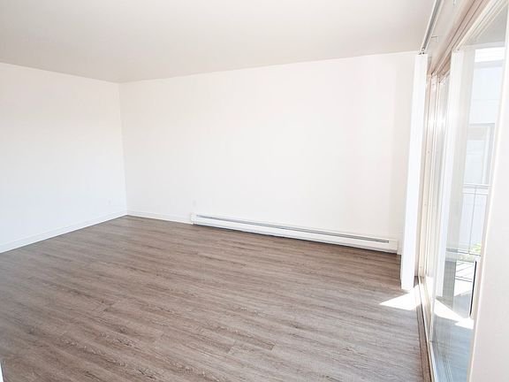 3rd image of 418 12th Ave E #402