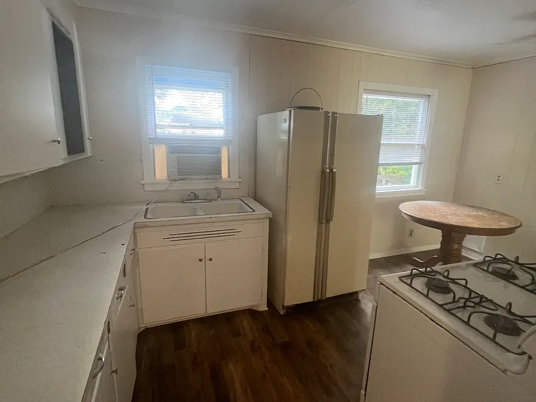 1714 E Cedar Ave — Photo 9