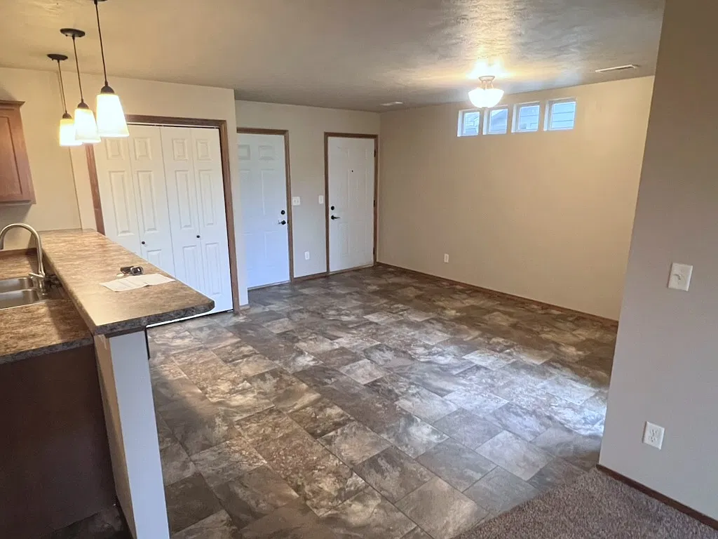 3 bed, 1400 sqft, $1,650 — Photo 4