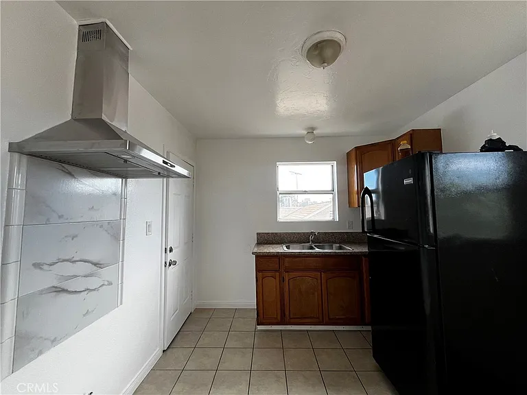 7215 S Van Ness Ave — Photo 5