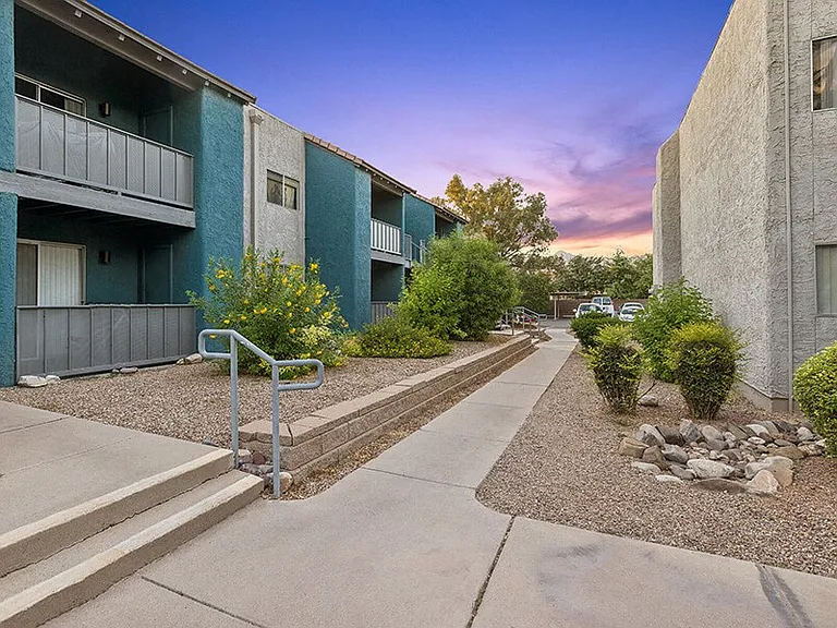 Tanque Verde Apartments — Photo 42