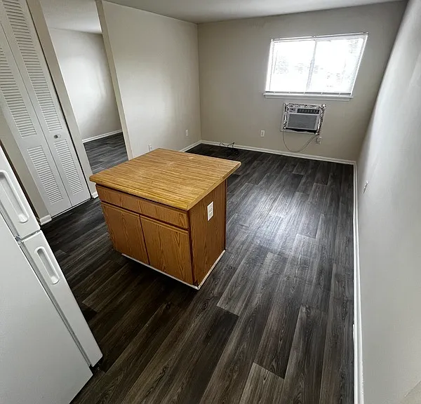 1808 Williamsburg Rd — Photo 1