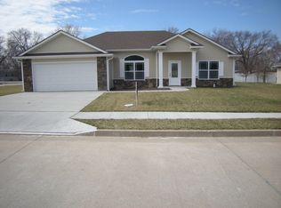 305 Heidi Ln, Centralia, MO 65240