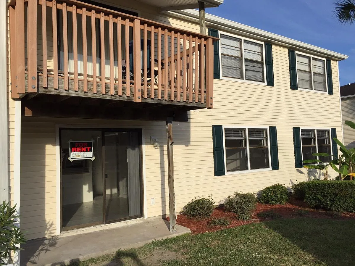 Building Photo - 127 Camphor Cir #B