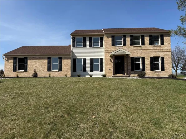 1133 Sherwood Dr N, Laurys Station, PA 18059