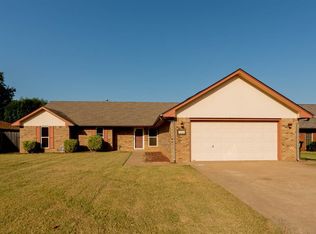 1018 Briar Ridge Rd, Enid, OK 73703