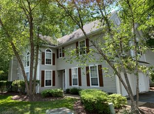 32 Mulberry Ln, Mount Arlington, NJ 07856
