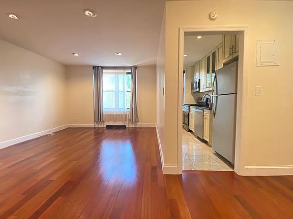 4th image of 555 McLean Ave APT 5J