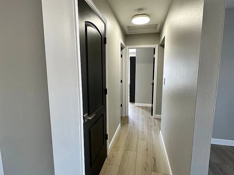Breckenridge Rockford Apartments — Photo 11