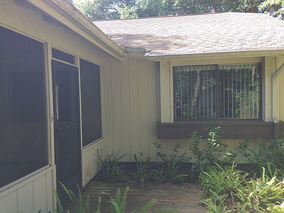 3rd image of 211 Bay Pines Ct