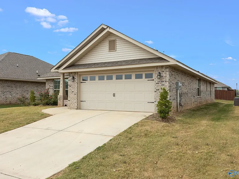 122 Ardsley Dr — Photo 35