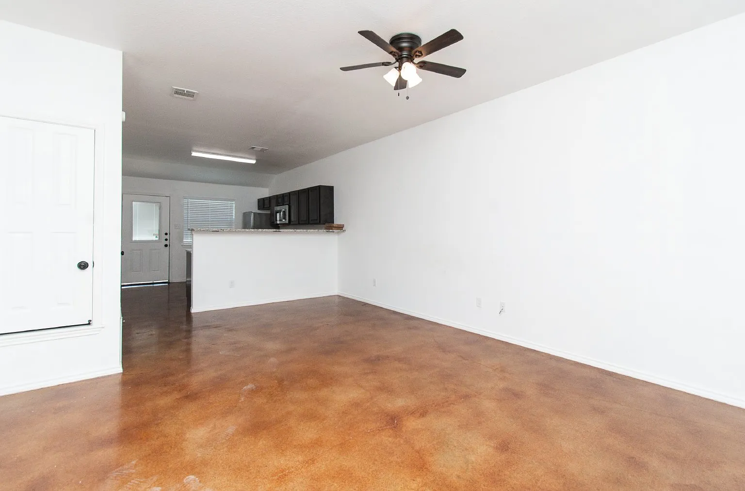 3 bed, 2.0 bath, 1201 sqft, $1,195 — Photo 2