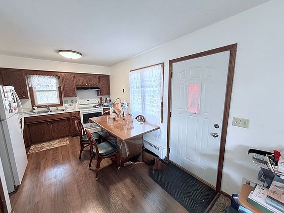 3rd image of 2837 Frederick St N