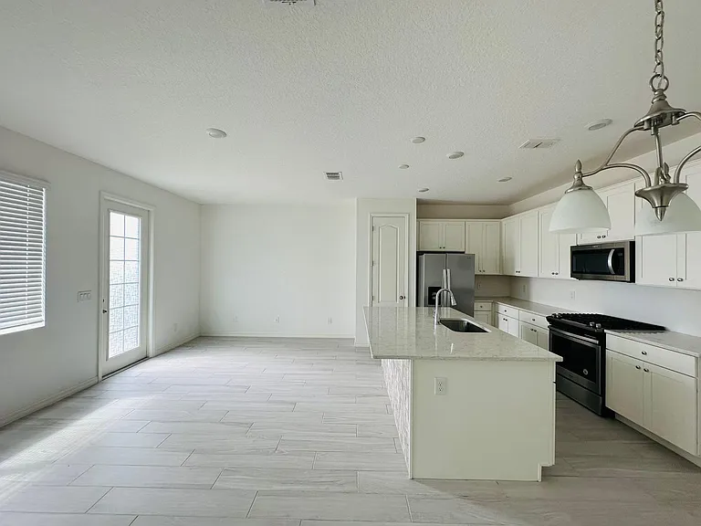 729 Benoi Dr — Photo 6