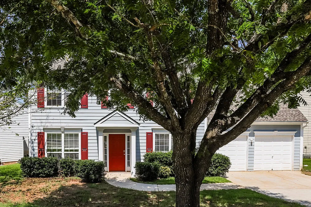 3 bed, 2.5 bath, 1956 sqft, $2,330 — Photo 1