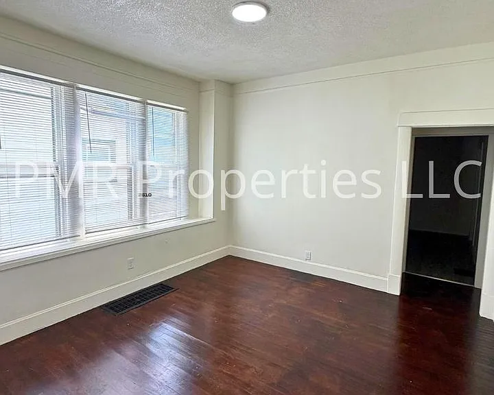 3906 Terrace Ave — Photo 6