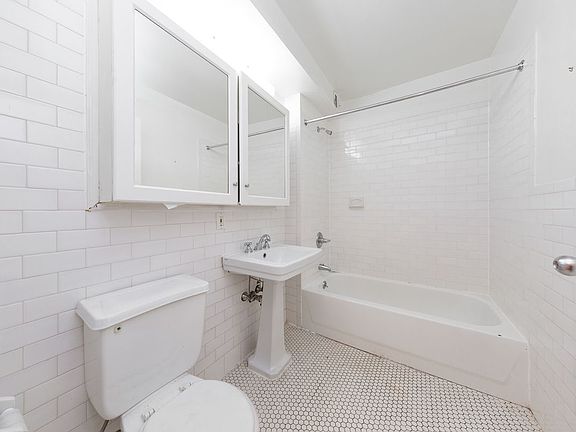 3rd image of 190 E 7th St APT 519