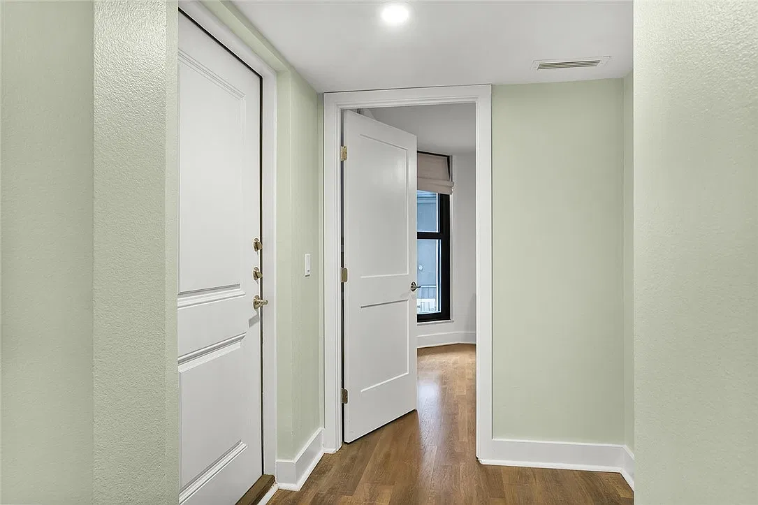 3 bed, 4.0 bath, 1989 sqft, $5,200 — Photo 3