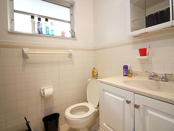 3rd image of 314 S J St APT 6B