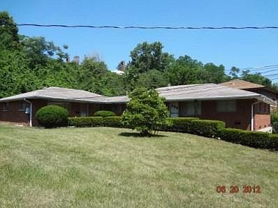 2nd image of 3861 Briar Pl