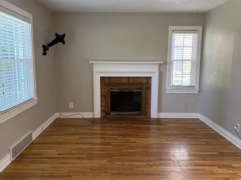 249 Norbourne Blvd — Photo 3