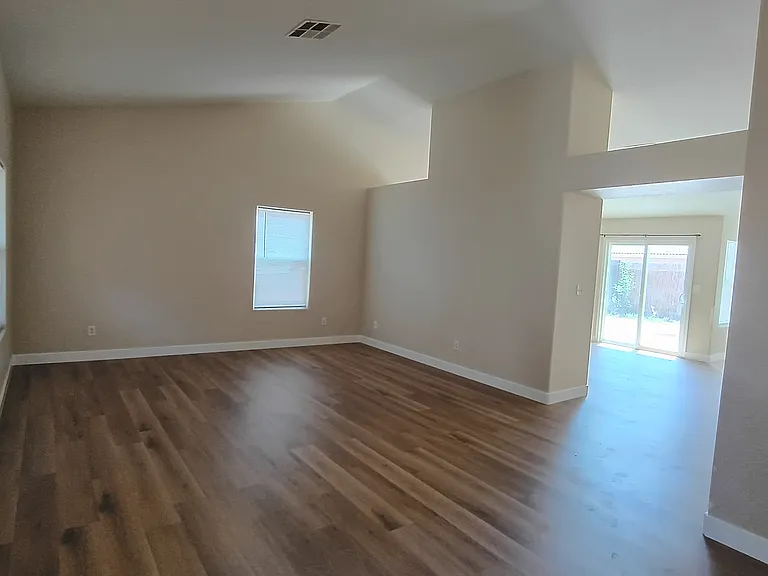 2103 W Little Sandy Dr — Photo 2