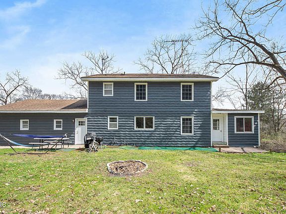4th image of 3737 Grand River Dr NE