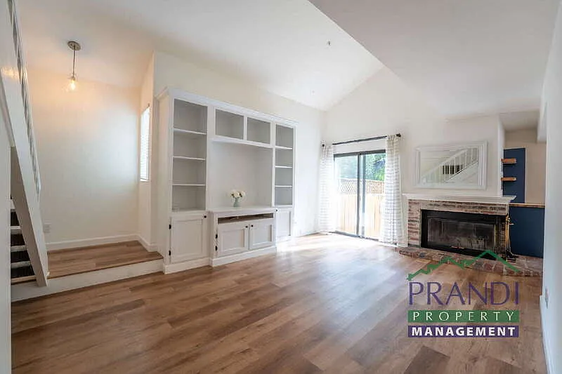3 bed, 2.5 bath, 1395 sqft, $4,650 — Photo 3