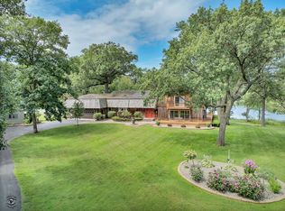 864 Ash Dr, Saint Anne, IL 60964