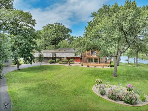 864 Ash Dr, Saint Anne, IL 60964