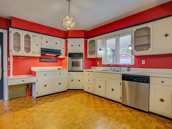 5th image of 1010 Stonegate Dr