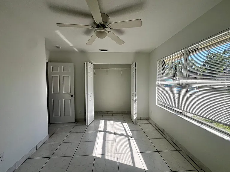 1096 Staghorn St — Photo 4
