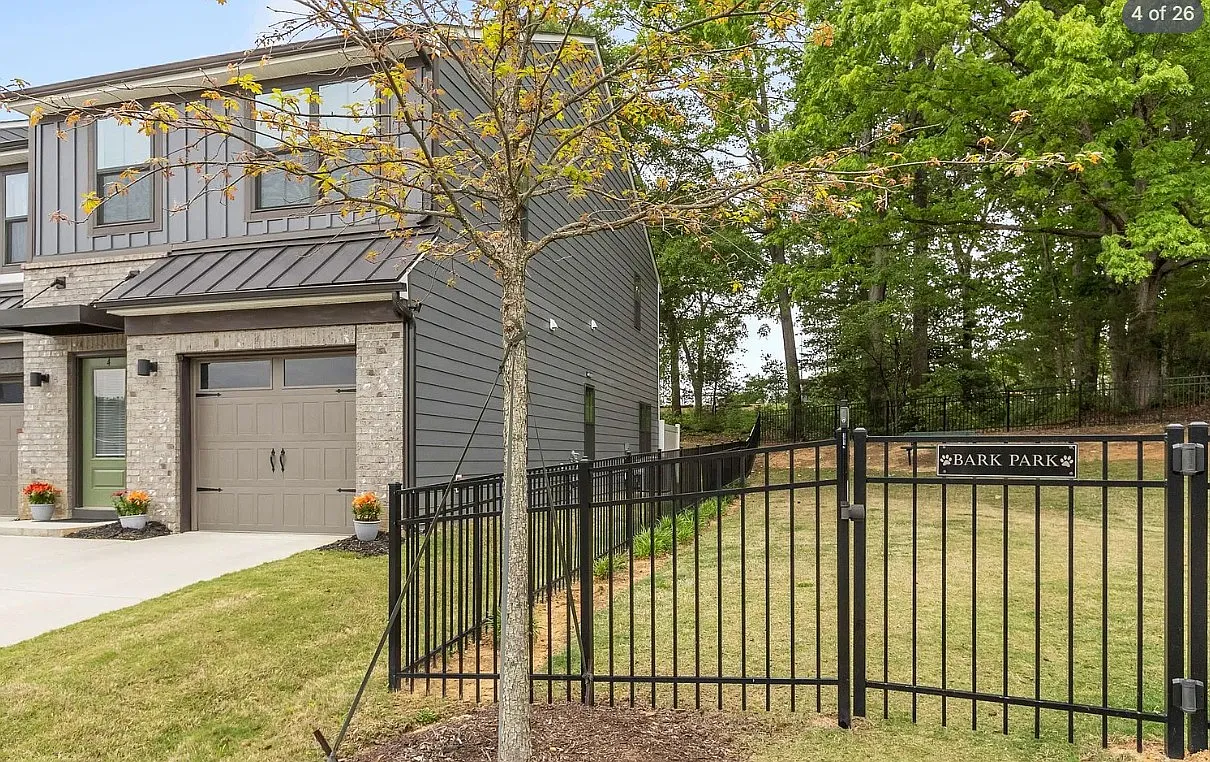 4 Connaught Court - 0 — Photo 2