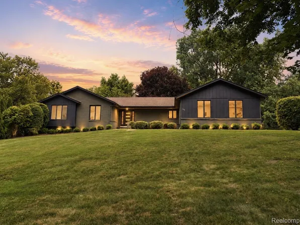 756 Great Oaks Dr, Bloomfield Hills, MI 48304