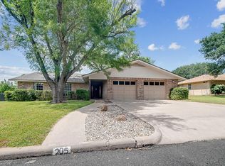 205 Crestwood Dr, Fredericksburg, TX 78624