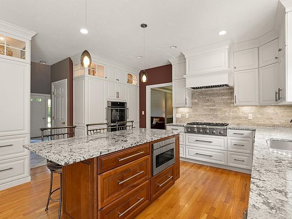 4th image of 15 Aspen Hollow Dr