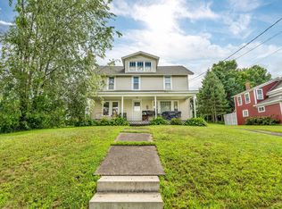 131 Pleasant St, Dexter, ME 04930