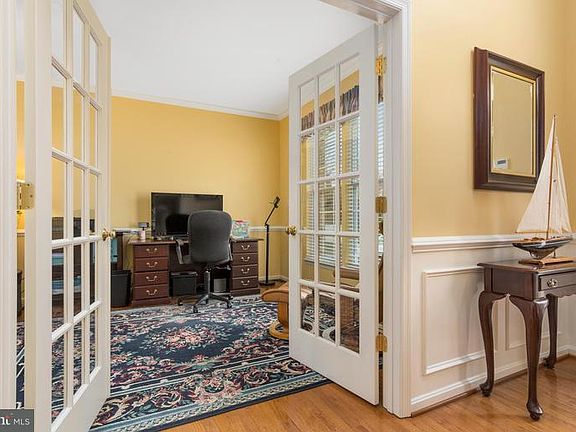 3rd image of 901 Crofton Valley Ct