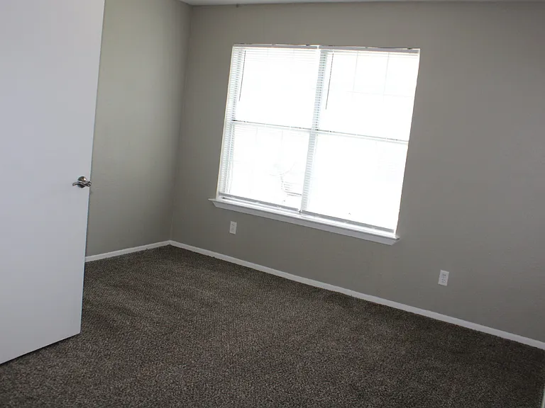 528 Glen Cove St — Photo 10