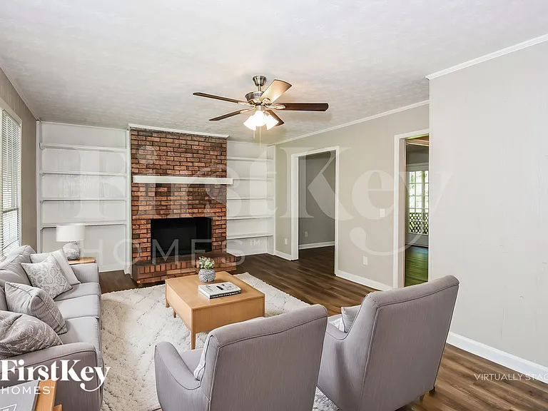 125 Creekview Dr — Photo 3