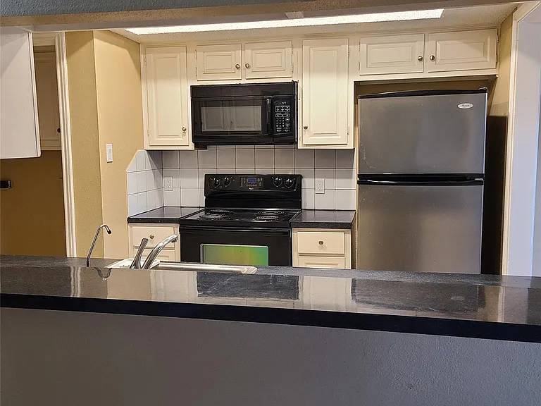 14389 Misty Meadow Ln — Photo 6